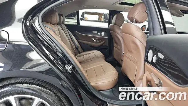 Mercedes-Benz E-Class 2018 — ფოტო 5/20
