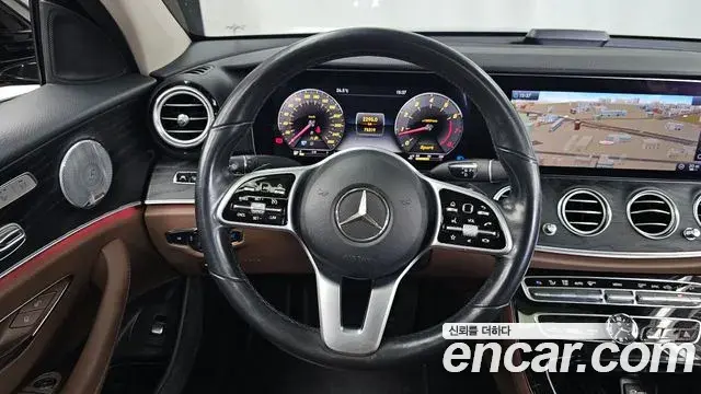 Mercedes-Benz E-Class 2018 — ფოტო 18/20