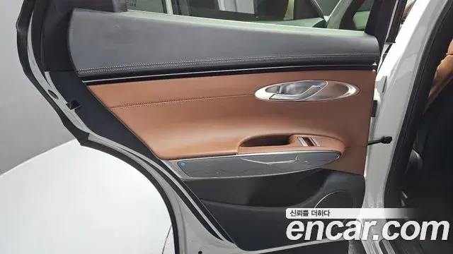 Genesis GV70 2021 — Şəkil 14/31