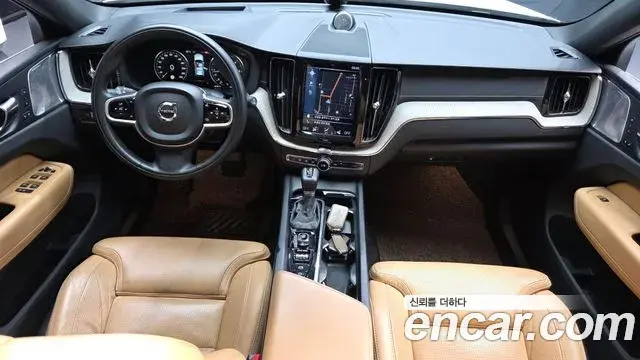 Volvo XC60 2019 — Şəkil 17/20