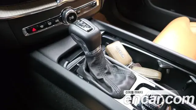 Volvo XC60 2019 — Şəkil 12/20