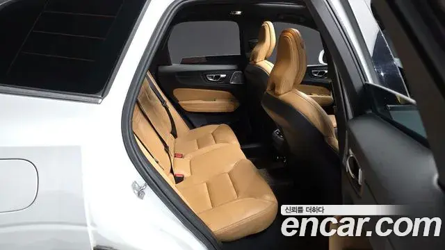 Volvo XC60 2019 — Şəkil 9/20
