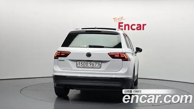 Volkswagen Tiguan 2019 — Photo 6/20