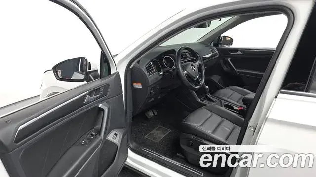 Volkswagen Tiguan 2019 — Photo 12/20