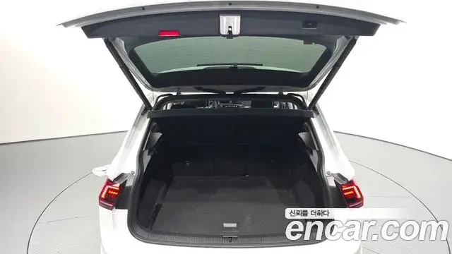 Volkswagen Tiguan 2019 — Photo 17/20