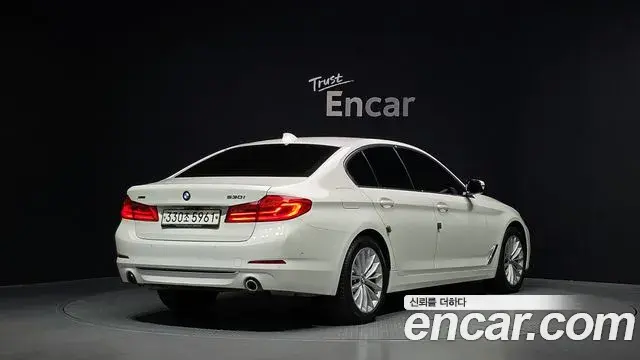 BMW 5 Series 2020 — Şəkil 22/32