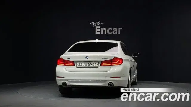 BMW 5 Series 2020 — Şəkil 18/32