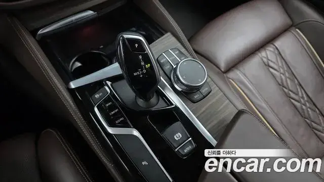 BMW 5 Series 2020 — Şəkil 28/32