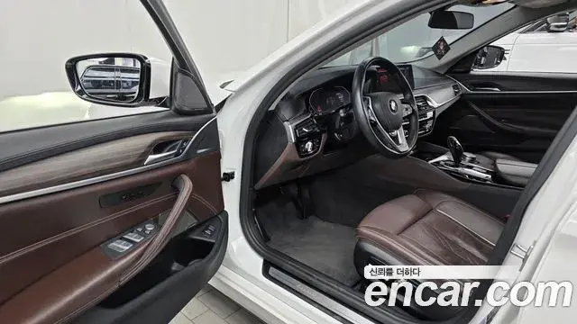 BMW 5 Series 2020 — Şəkil 31/32