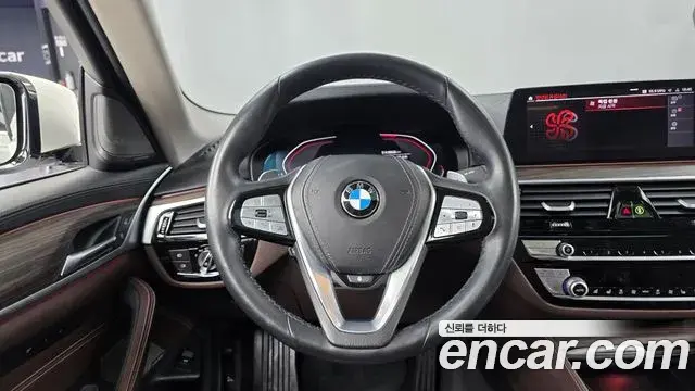 BMW 5 Series 2020 — Şəkil 23/32