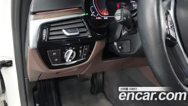 BMW 5 Series 2020 — Şəkil 2/32