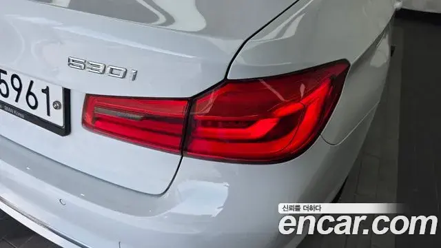 BMW 5 Series 2020 — Şəkil 24/32