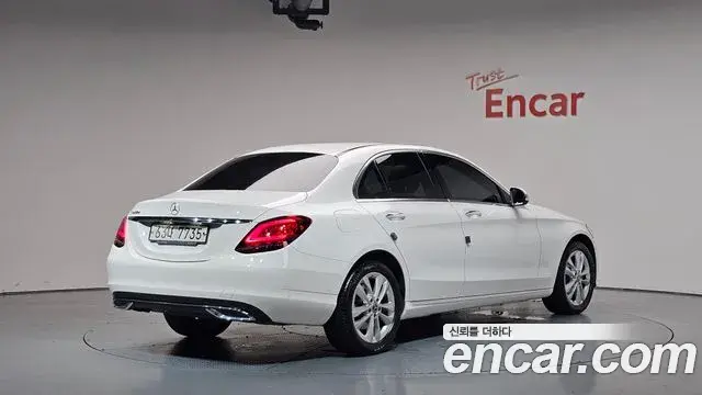 Mercedes-Benz C-Class 2019 — Photo 18/32