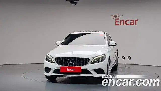 Mercedes-Benz C-Class 2019 — Photo 12/32