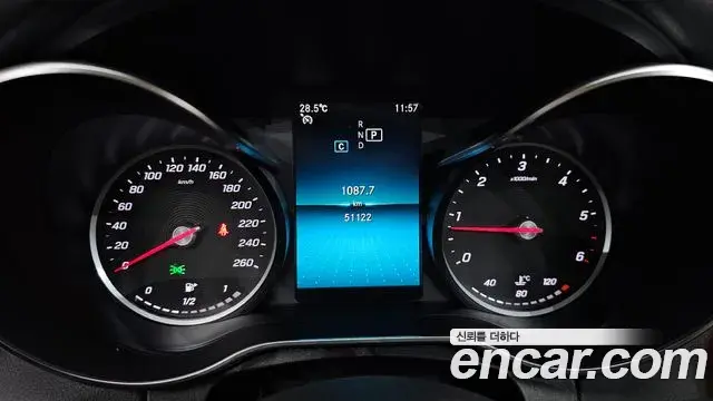 Mercedes-Benz C-Class 2019 — Photo 13/32