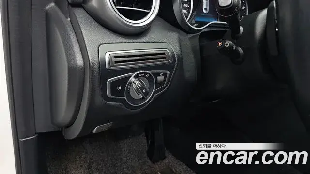 Mercedes-Benz C-Class 2019 — Photo 28/32