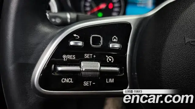 Mercedes-Benz C-Class 2019 — Photo 23/32