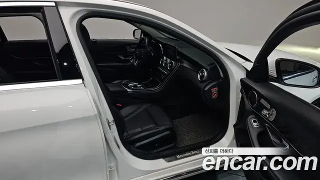 Mercedes-Benz C-Class 2019 — Photo 30/32