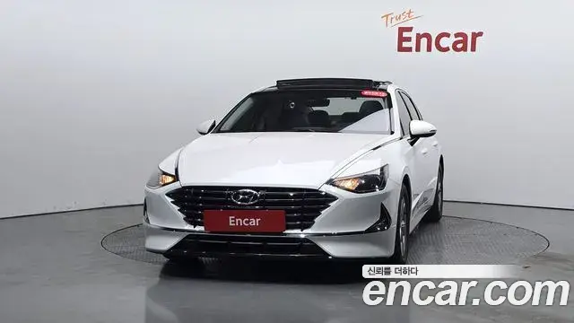 Hyundai Sonata Hybrid 2019 — Photo 27/31