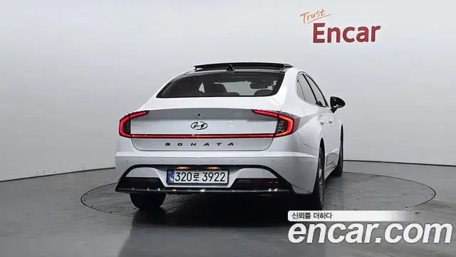 Hyundai Sonata Hybrid 2019 — Photo 6/31