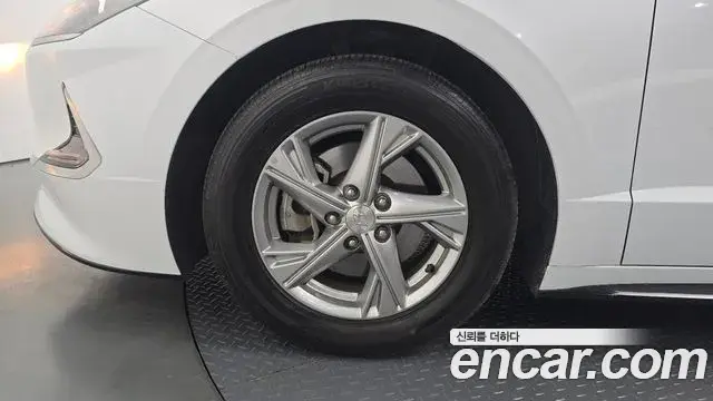 Hyundai Sonata Hybrid 2019 — Photo 12/31