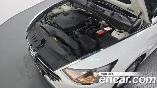 Hyundai Sonata Hybrid 2019 — Photo 17/31