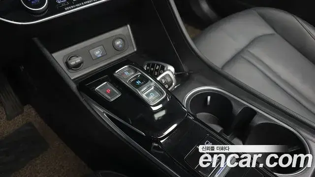 Hyundai Sonata Hybrid 2019 — Photo 18/31