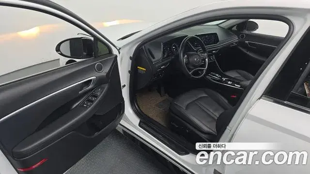Hyundai Sonata Hybrid 2019 — Photo 1/31