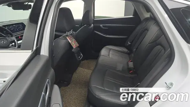 Hyundai Sonata Hybrid 2019 — Photo 8/31