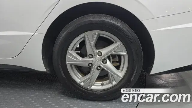 Hyundai Sonata Hybrid 2019 — Photo 25/31