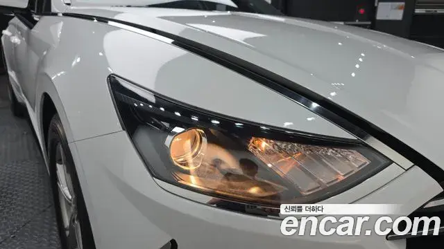 Hyundai Sonata Hybrid 2019 — Photo 30/31