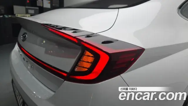 Hyundai Sonata Hybrid 2019 — Photo 11/31