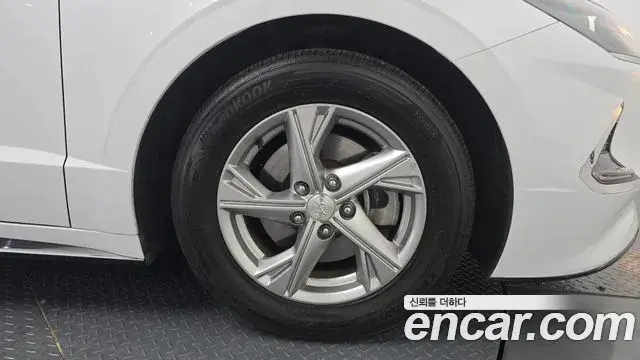 Hyundai Sonata Hybrid 2019 — Photo 7/31