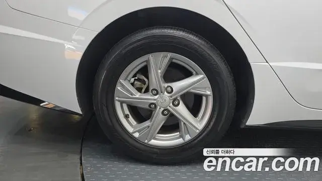 Hyundai Sonata Hybrid 2019 — Photo 31/31