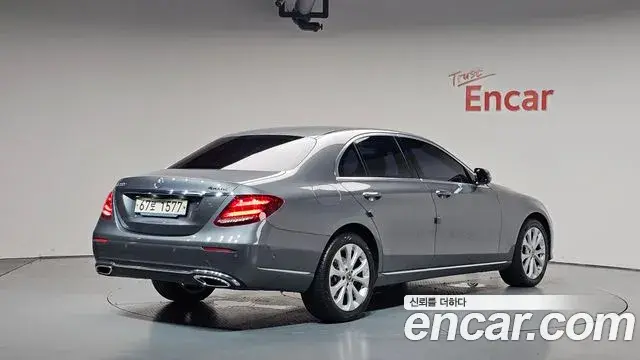 Mercedes-Benz E-Class 2019 — Photo 16/34
