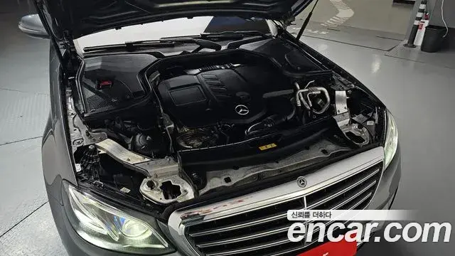 Mercedes-Benz E-Class 2019 — Photo 6/34