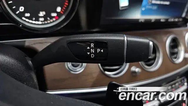 Mercedes-Benz E-Class 2019 — Photo 1/34