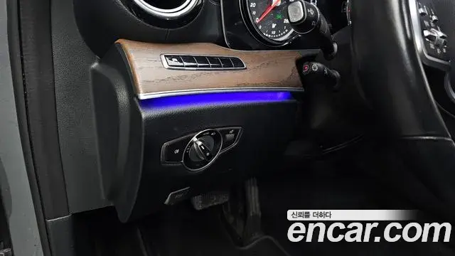 Mercedes-Benz E-Class 2019 — Photo 20/34
