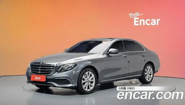 Mercedes-Benz E-Class 2019 — Photo 26/34