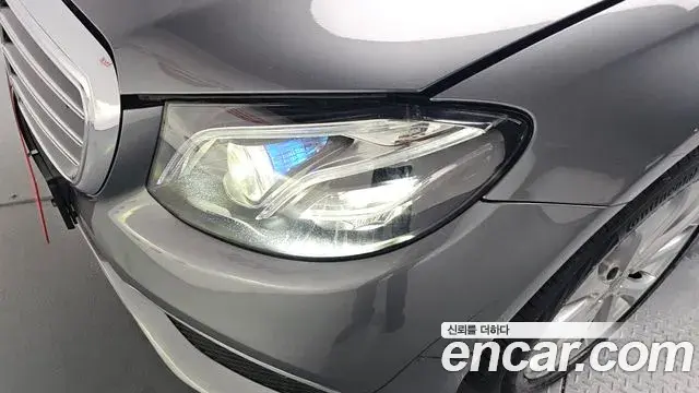 Mercedes-Benz E-Class 2019 — Photo 33/34