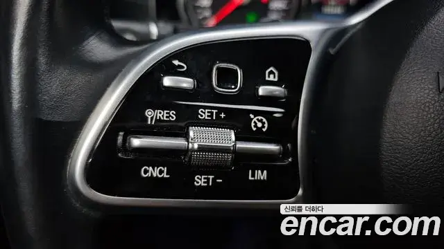 Mercedes-Benz E-Class 2019 — Photo 12/34
