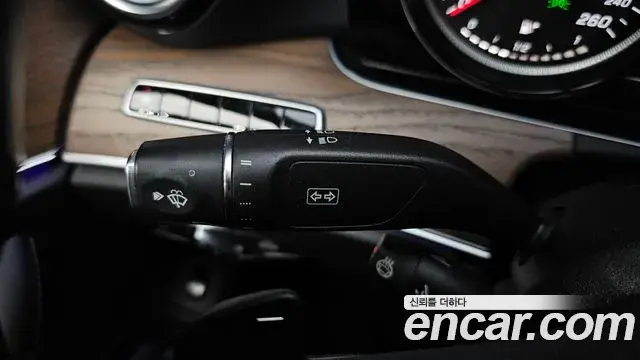Mercedes-Benz E-Class 2019 — Photo 28/34