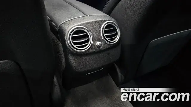 Mercedes-Benz E-Class 2019 — Photo 9/34