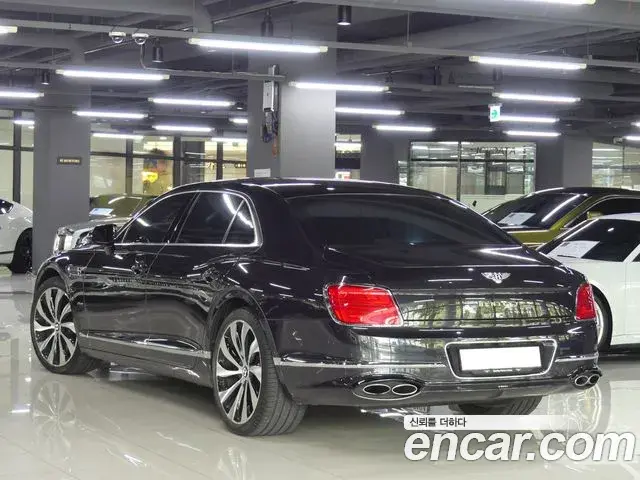 Bentley Flying Spur 2023 — Şəkil 16/17