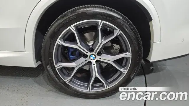 BMW X5 2024 — ფოტო 31/35