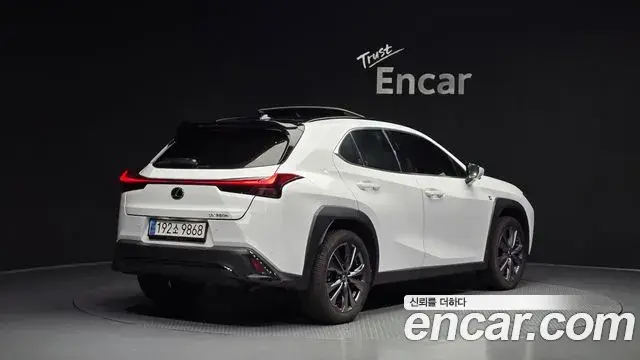 Lexus UX250h 2023 — Şəkil 1/20