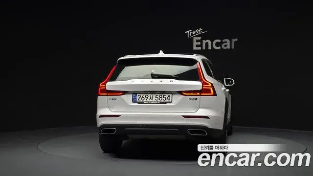 Volvo V60 Cross Country 2021 — ფოტო 7/31