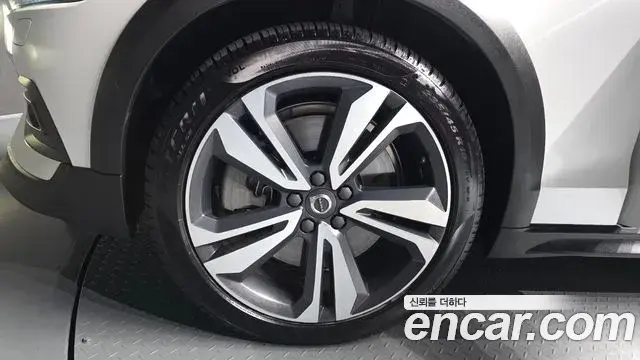 Volvo V60 Cross Country 2021 — ფოტო 26/31
