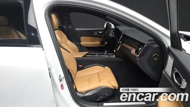 Volvo V60 Cross Country 2021 — ფოტო 5/31