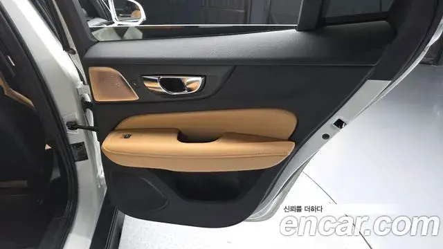Volvo V60 Cross Country 2021 — ფოტო 6/31